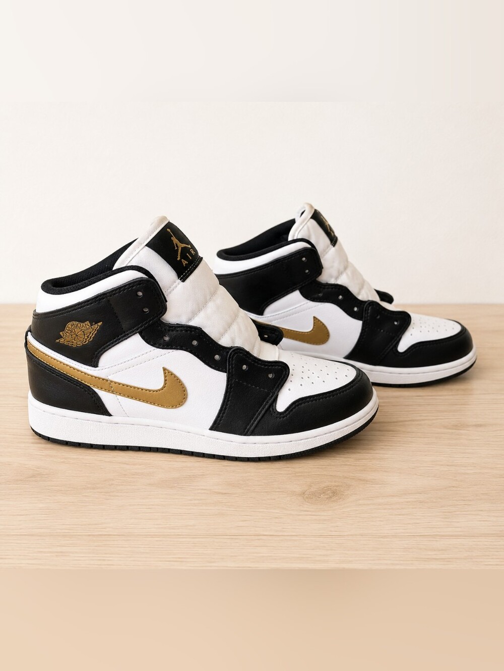 Nike Air Jordan 1 Mid Black White Metallic Gold High Top Sneakers Shoes 6y